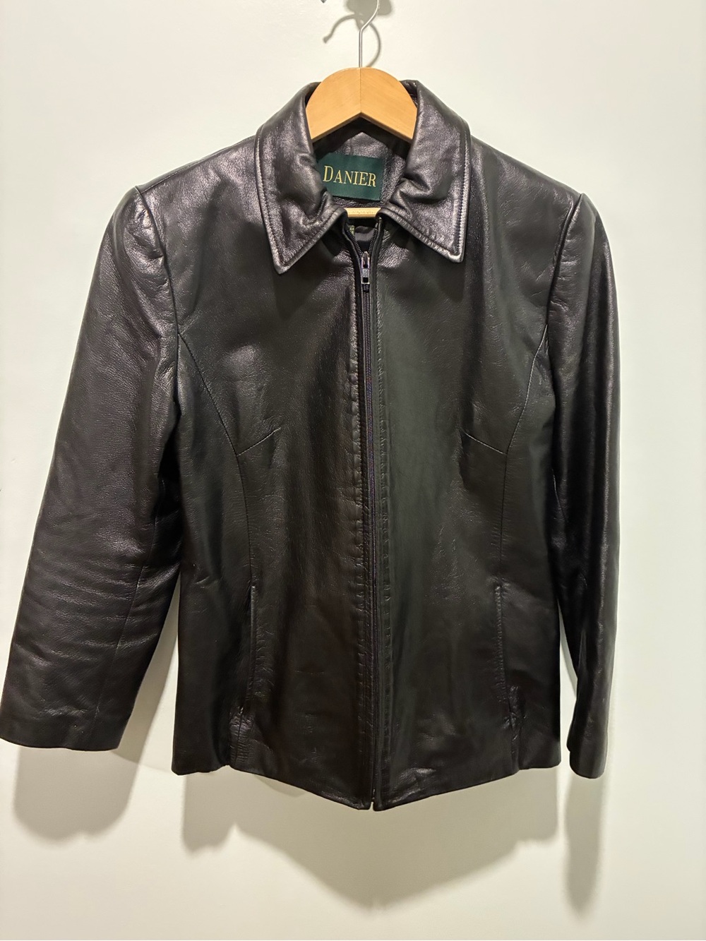 Danier Women’s Black Leather Zip Front Jacket Vintage Small